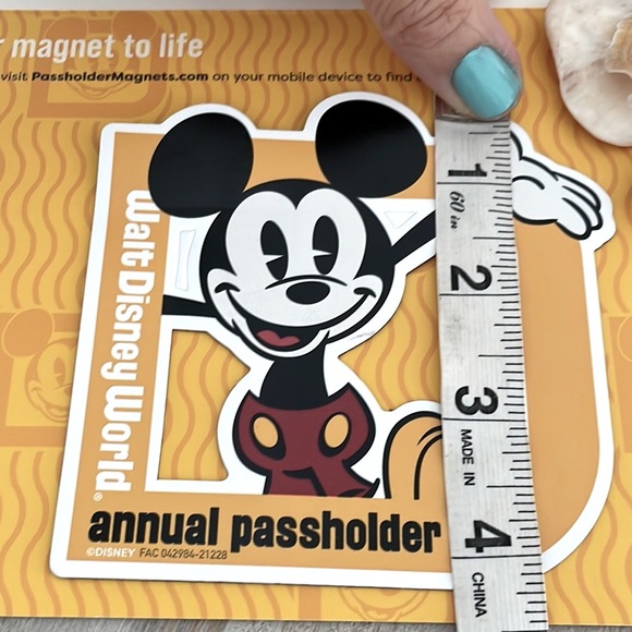 Disney Single Magnet on Card For Car or Refrigerator home or office - Picture 6 of 6